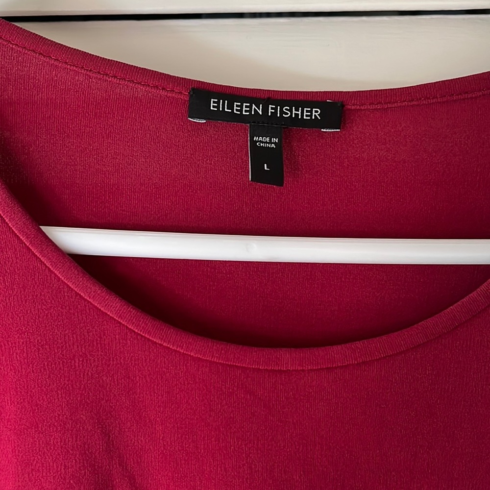 Wonderful cherry red jersey T. Eileen Fisher. Size L. Pit to pit 19.5. Sleev18.5